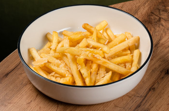 Картофель фри с пармезаном и трюфельным маслом